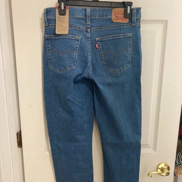 New Levi's Women's 724 Straight-Leg Jeans - Picture 5 of 6